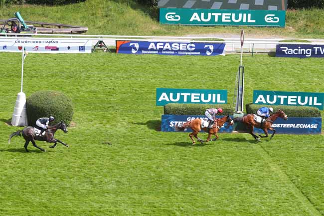 Photo d'arrivée de la course pmu PRIX REGALIA à AUTEUIL le Samedi 17 mai 2025