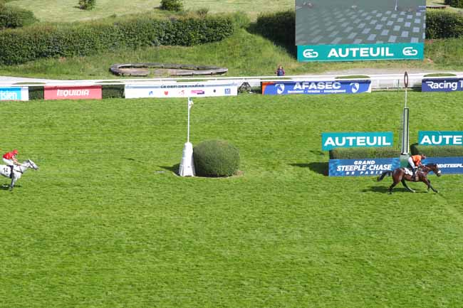 Photo d'arrivée de la course pmu PRIX SAINT-SAUVEUR à AUTEUIL le Samedi 17 mai 2025