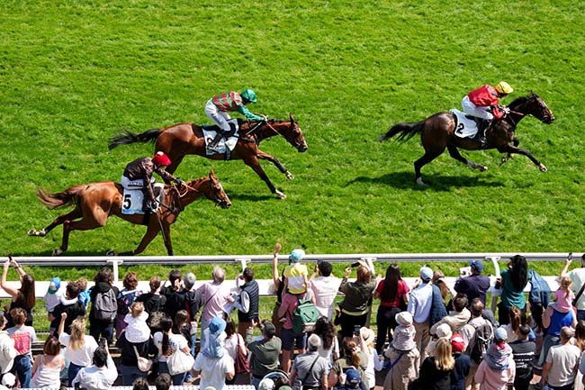 Photo d'arrivée de la course pmu PRIX LE PARISIEN (PRIX AGUADO) à AUTEUIL le Dimanche 18 mai 2025