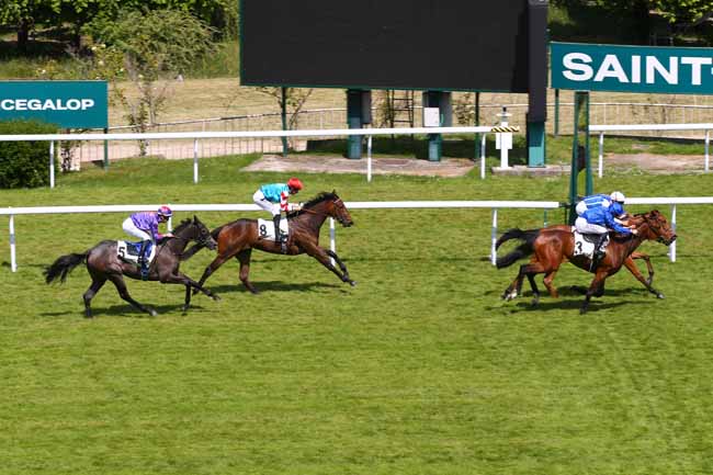 Photo d'arrivée de la course pmu PRIX LA BELLE II à SAINT CLOUD le Lundi 19 mai 2025