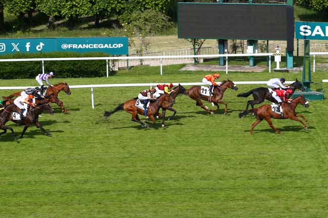 Photo d'arrivée de la course pmu PRIX DU VESINET à SAINT CLOUD le Lundi 19 mai 2025