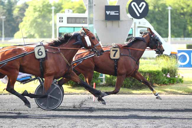 Photo d'arrivée de la course pmu PRIX SIRRAH à PARIS-VINCENNES le Vendredi 23 mai 2025