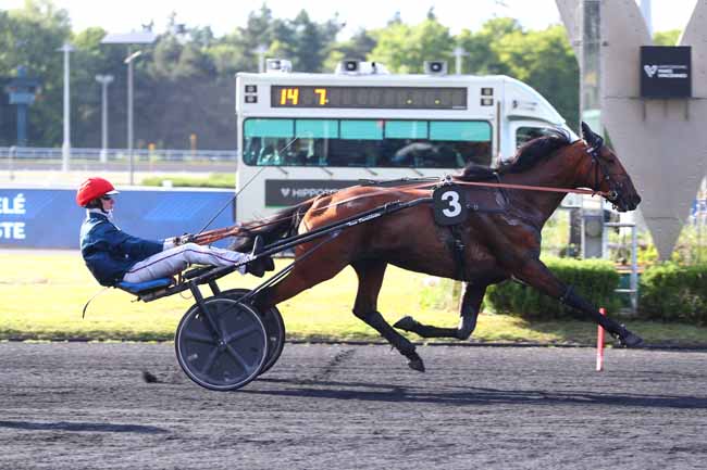 Photo d'arrivée de la course pmu PRIX CAECILIA à PARIS-VINCENNES le Vendredi 23 mai 2025