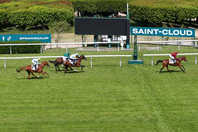 Photo d'arrivée de la course pmu PRIX POT AU FEU à SAINT CLOUD le Vendredi 23 mai 2025