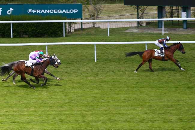 Photo d'arrivée de la course pmu PRIX MIEUXCE à SAINT CLOUD le Vendredi 23 mai 2025