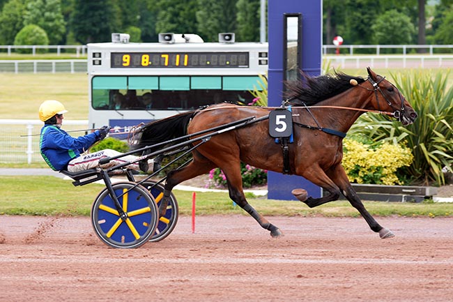 Photo d'arrivée de la course pmu PRIX DE SARE à ENGHIEN le Samedi 24 mai 2025