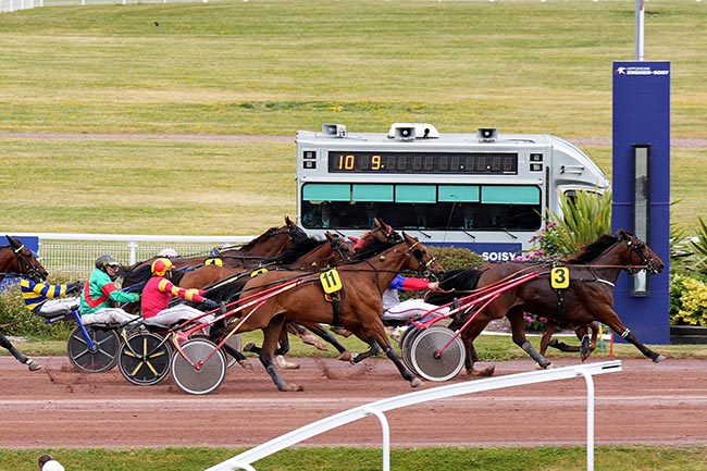 Photo d'arrivée de la course pmu PRIX DE LA VIENNE à ENGHIEN le Samedi 24 mai 2025