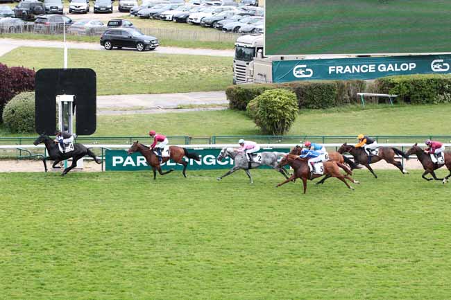 Photo d'arrivée de la course pmu PRIX DU PALAIS-ROYAL à LONGCHAMP le Dimanche 25 mai 2025