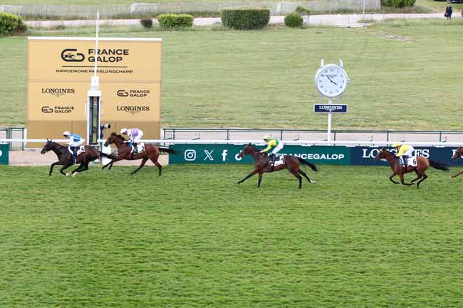 Photo d'arrivée de la course pmu PRIX D'ISPAHAN à LONGCHAMP le Dimanche 25 mai 2025