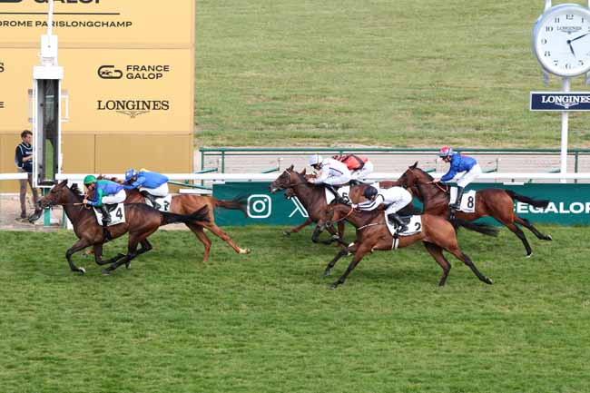 Photo d'arrivée de la course pmu PRIX DES BATIGNOLLES à LONGCHAMP le Dimanche 25 mai 2025
