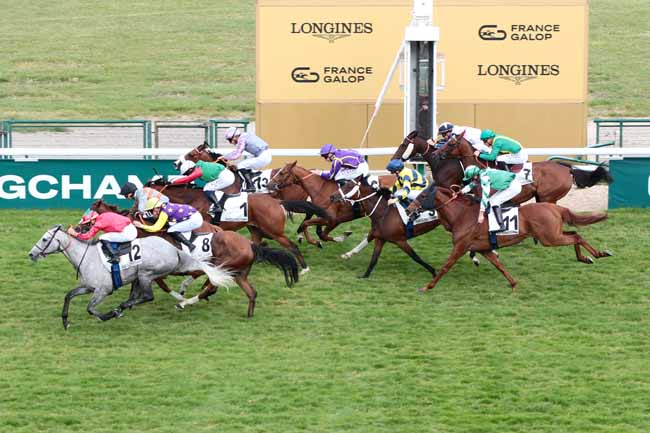 Photo d'arrivée de la course pmu PRIX DE LA RUE CREMIEUX à LONGCHAMP le Dimanche 25 mai 2025