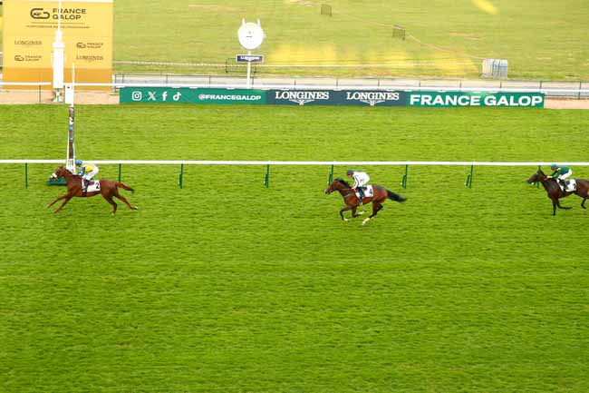 Photo d'arrivée de la course pmu PRIX D'ESCOVILLE à LONGCHAMP le Jeudi 29 mai 2025