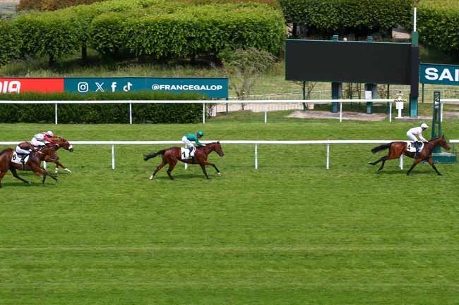 Photo d'arrivée de la course pmu PRIX CHAPEAU ROUGE à SAINT CLOUD le Mardi 3 juin 2025