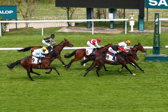Photo d'arrivée de la course pmu PRIX DU VAL D'ENFER à SAINT CLOUD le Mardi 3 juin 2025