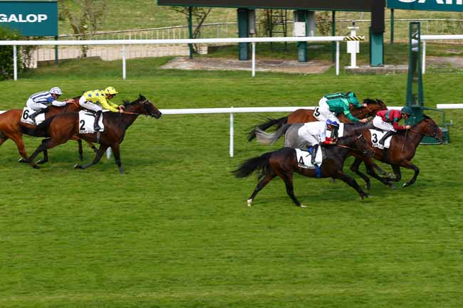 Photo d'arrivée de la course pmu PRIX VATELLOR à SAINT CLOUD le Mardi 3 juin 2025
