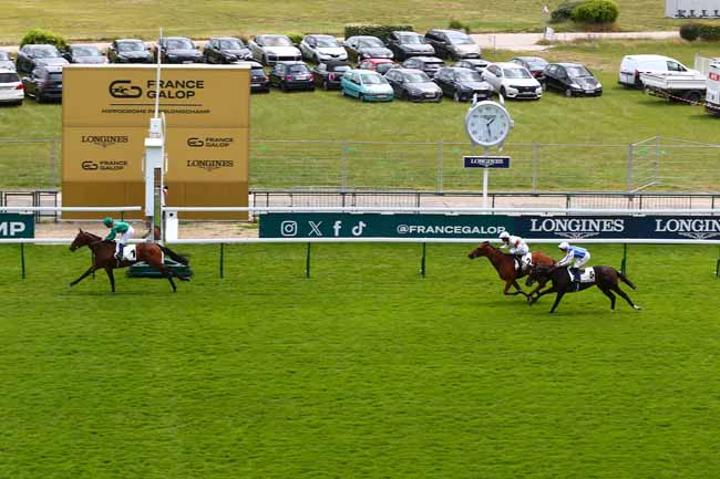 Photo d'arrivée de la course pmu PRIX RIDGWAY à LONGCHAMP le Dimanche 8 juin 2025