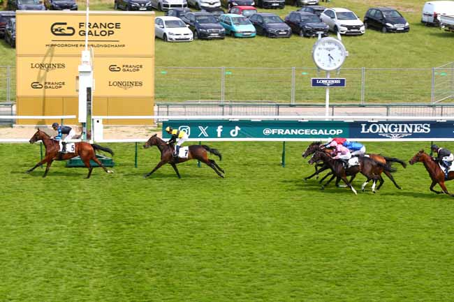 Photo d'arrivée de la course pmu LA COUPE à LONGCHAMP le Dimanche 8 juin 2025
