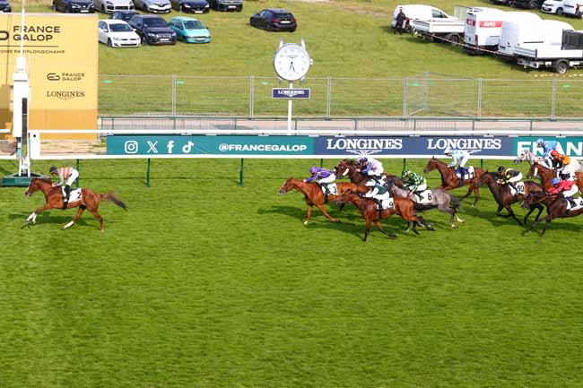 Photo d'arrivée de la course pmu PRIX DE L'ETANG DE BOULOGNE à LONGCHAMP le Dimanche 8 juin 2025