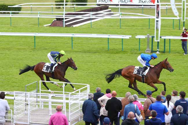 Photo d'arrivée de la course pmu PRIX DE SAINT-JEAN-AUX-BOIS à COMPIEGNE le Lundi 9 juin 2025