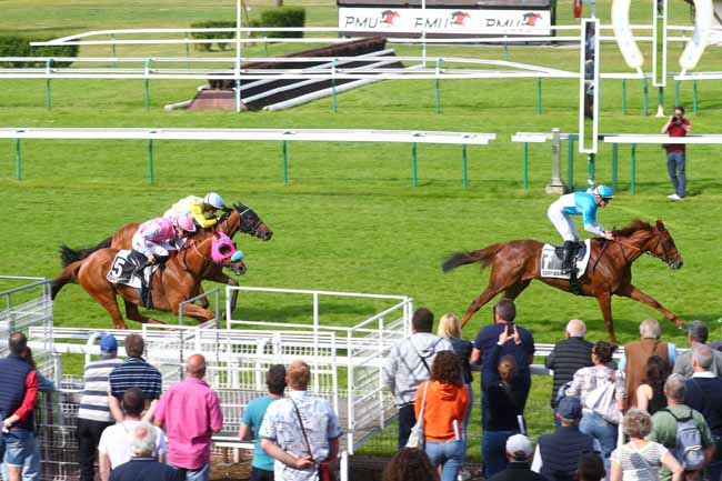 Photo d'arrivée de la course pmu PRIX DE LA PLAINE DU PUTOIS à COMPIEGNE le Lundi 9 juin 2025
