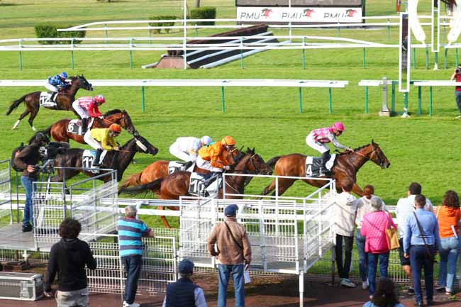 Photo d'arrivée de la course pmu PRIX DE L'OISE à COMPIEGNE le Lundi 9 juin 2025
