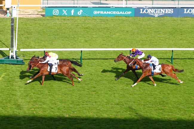 Photo d'arrivée de la course pmu PRIX DE LA GLACIERE à LONGCHAMP le Jeudi 12 juin 2025
