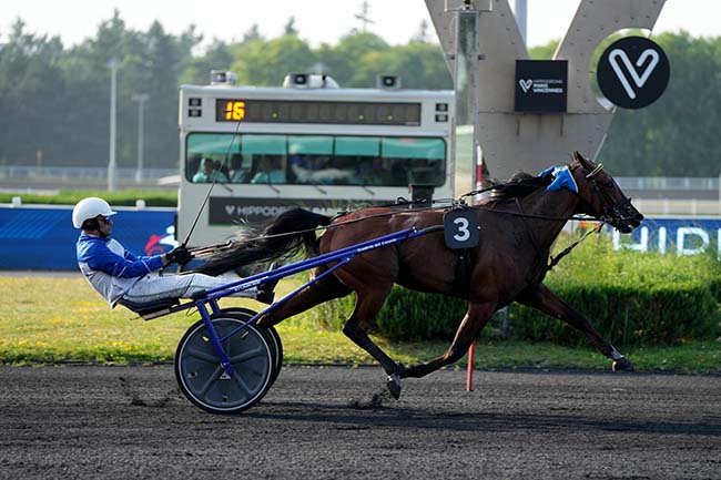 Photo d'arrivée de la course pmu PRIX TROPIQUES FM (PRIX LIGURIA) à PARIS-VINCENNES le Vendredi 13 juin 2025