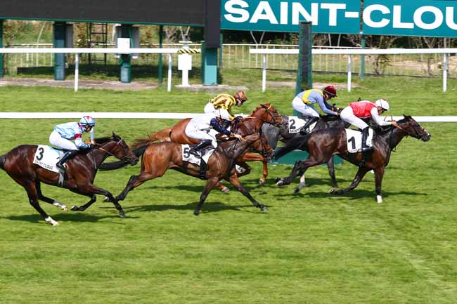 Photo d'arrivée de la course pmu PRIX DU CHATEAU DU VAL à SAINT CLOUD le Vendredi 13 juin 2025