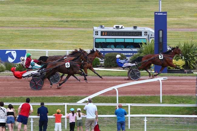 Photo d'arrivée de la course pmu PRIX DE LA PLACE DES VICTOIRES à ENGHIEN le Samedi 14 juin 2025