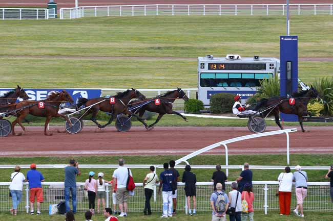 Photo d'arrivée de la course pmu PRIX DE LA PORTE DE LA PLAINE à ENGHIEN le Samedi 14 juin 2025