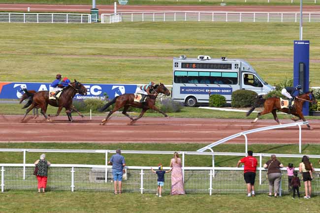 Photo d'arrivée de la course pmu PRIX DE LA PLACE BALARD à ENGHIEN le Samedi 14 juin 2025
