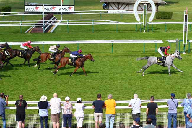 Photo d'arrivée de la course pmu PRIX DE LA FORET D'OURSCAMP à COMPIEGNE le Lundi 16 juin 2025