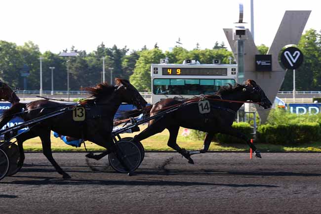 Photo d'arrivée de la course pmu PRIX OKDA à PARIS-VINCENNES le Vendredi 20 juin 2025