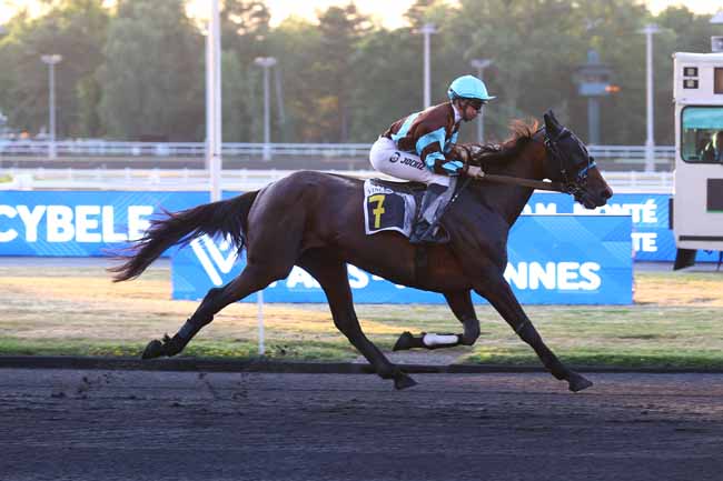 Photo d'arrivée de la course pmu PRIX CYBELE à PARIS-VINCENNES le Vendredi 20 juin 2025