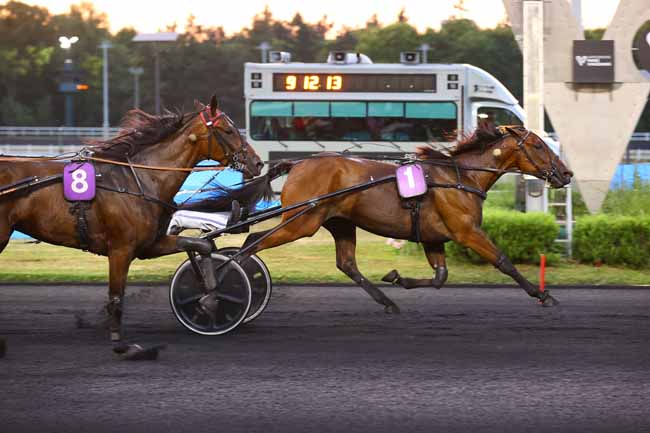 Photo d'arrivée de la course pmu PRIX EURYKLEIA à PARIS-VINCENNES le Vendredi 20 juin 2025