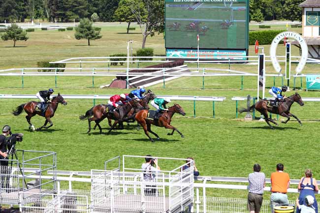Photo d'arrivée de la course pmu PRIX ETOILE DE LA REINE à COMPIEGNE le Samedi 21 juin 2025
