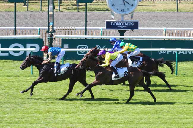 Photo d'arrivée de la course pmu PRIX DU CLOS DE LA BARRE à CHANTILLY le Mardi 24 juin 2025