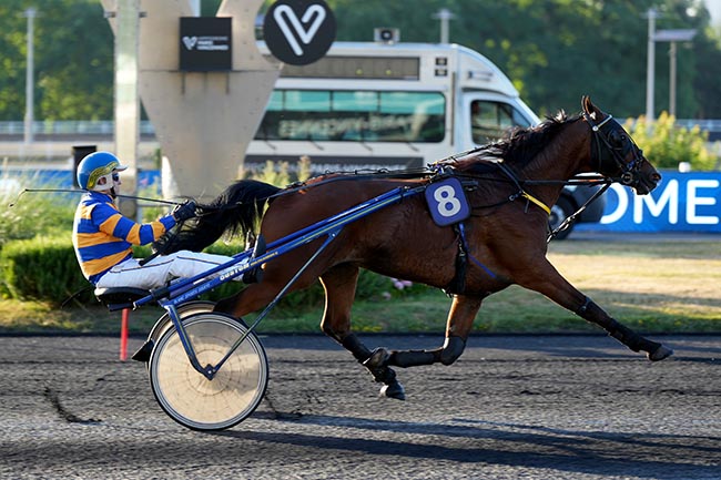 Photo d'arrivée de la course pmu PRIX GARUMNA à PARIS-VINCENNES le Mardi 24 juin 2025