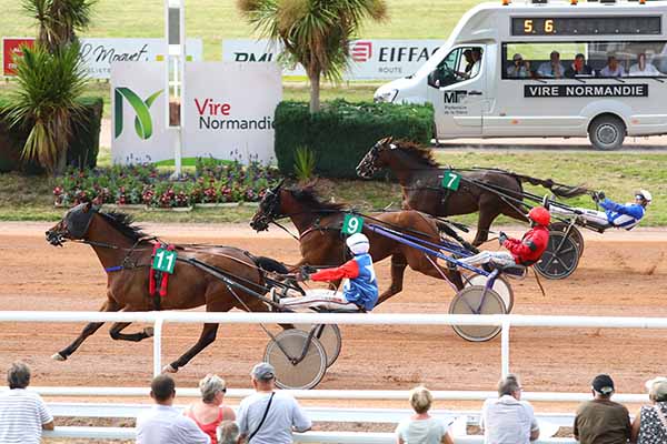 Photo d'arrivée de la course pmu PRIX PARIS TURF à VIRE le Mercredi 25 juin 2025