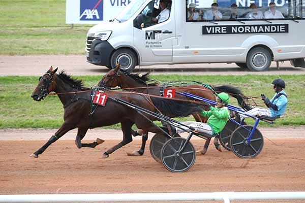Photo d'arrivée de la course pmu PRIX AGRIAL YEARLY - LA MAISON.FR à VIRE le Mercredi 25 juin 2025