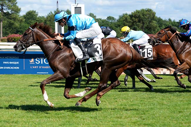 Photo d'arrivée de la course pmu PRIX DU CABINET LASSUS & ASSOCIES (PRIX CAVALASSUR) à LA TESTE DE BUCH le Jeudi 26 juin 2025