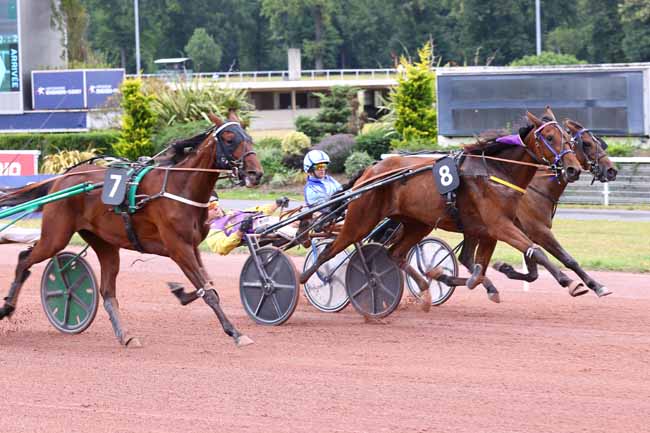 Photo d'arrivée de la course pmu PRIX DE LA PLACE DU COMMERCE à ENGHIEN le Jeudi 26 juin 2025