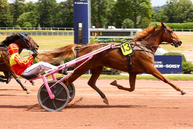 Photo d'arrivée de la course pmu PRIX DE LA PLACE DES ALPES à ENGHIEN le Jeudi 26 juin 2025
