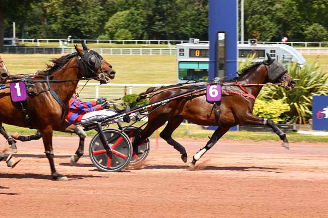 Photo d'arrivée de la course pmu PRIX DE LA NATION à ENGHIEN le Jeudi 26 juin 2025