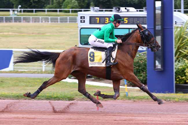 Photo d'arrivée de la course pmu PRIX DE LA PLACE VENDOME à ENGHIEN le Jeudi 26 juin 2025