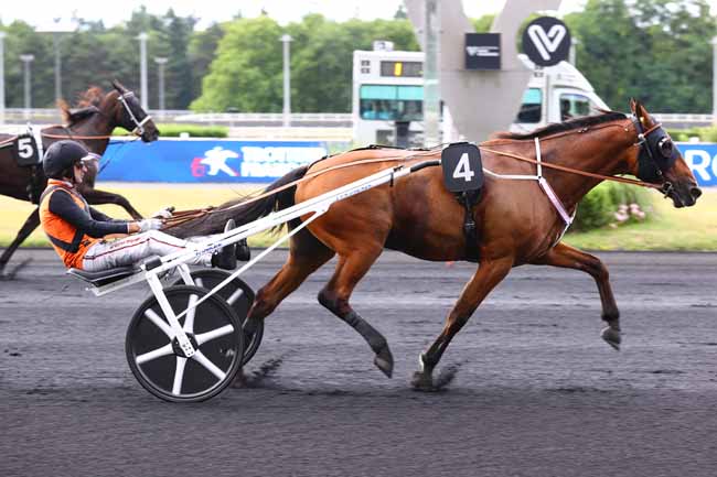Photo d'arrivée de la course pmu PRIX URANIA à PARIS-VINCENNES le Vendredi 27 juin 2025