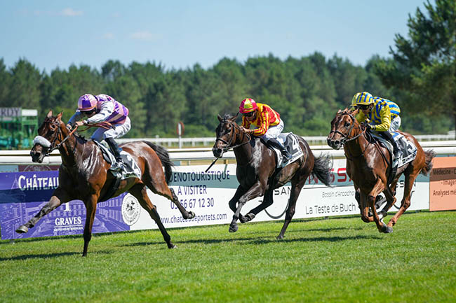Photo d'arrivée de la course pmu PRIX UNIKALO LA TESTE à LA TESTE DE BUCH le Vendredi 27 juin 2025