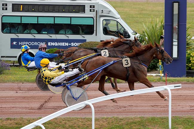 Photo d'arrivée de la course pmu PRIX DU PONT D'ARCOLE à ENGHIEN le Samedi 28 juin 2025