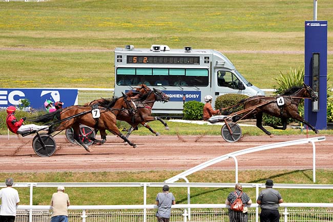 Photo d'arrivée de la course pmu PRIX DU PONT DE L'ARCHEVECHE à ENGHIEN le Samedi 28 juin 2025