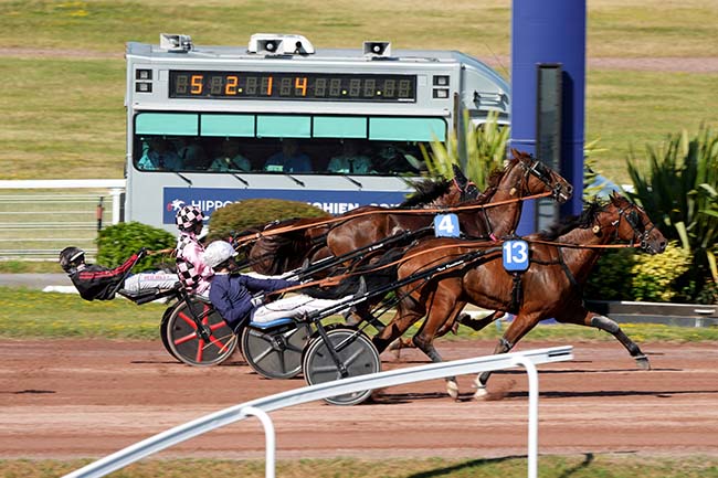 Photo d'arrivée de la course pmu PRIX DE NEUILLY-LEVALLOIS à ENGHIEN le Samedi 28 juin 2025